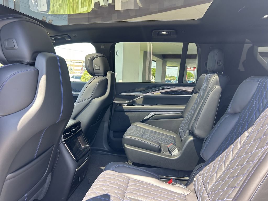 2026 Cadillac Escalade Sport photo 16