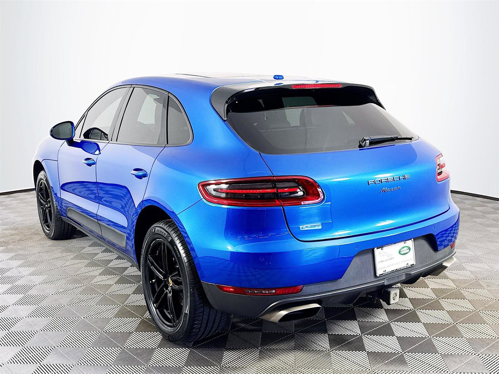 2018 Porsche Macan Base photo 7