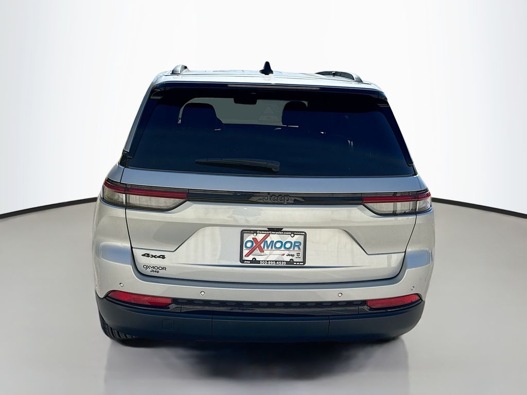 2025 Jeep Grand Cherokee Altitude photo 3