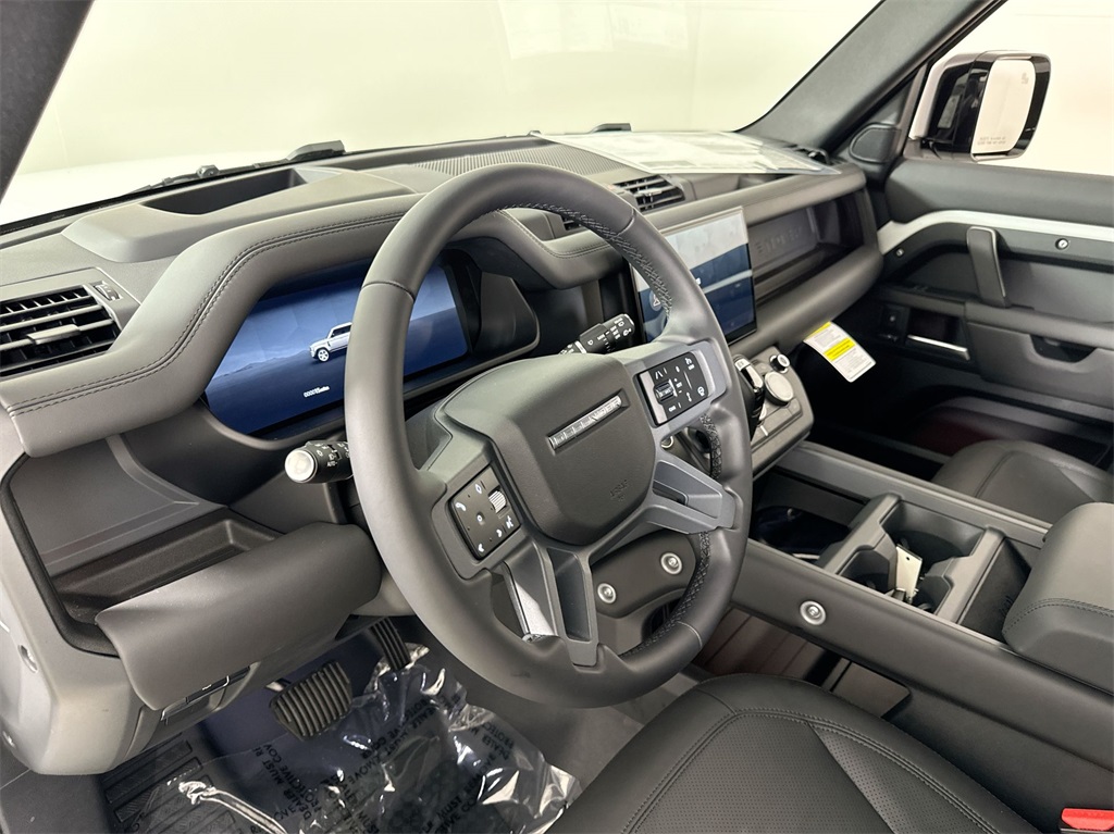 2025 Land Rover Defender 110 X-Dynamic SE photo 13