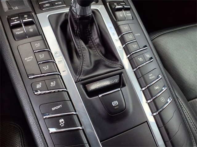 2018 Porsche Macan Base photo 21