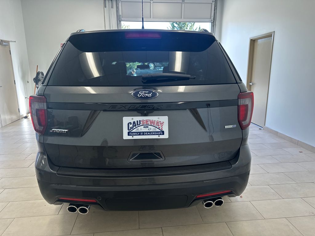 2019 Ford Explorer Sport photo 3