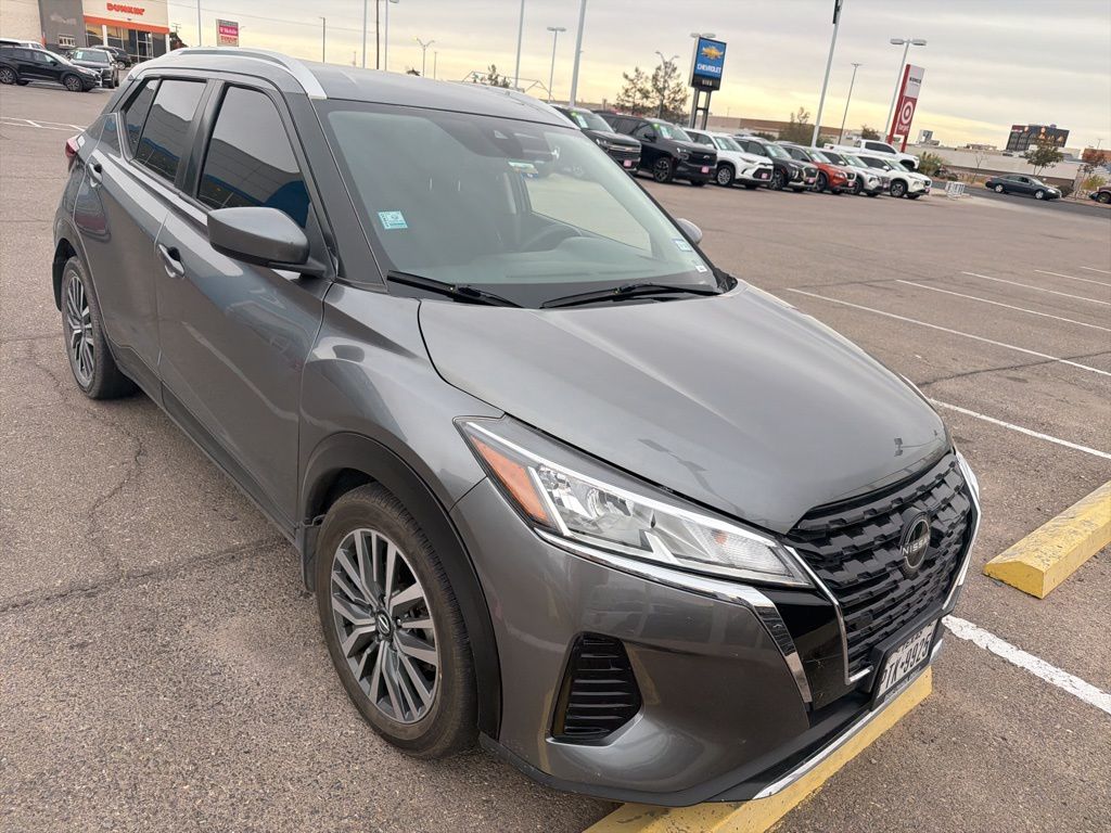 2021 Nissan Kicks SV photo 2