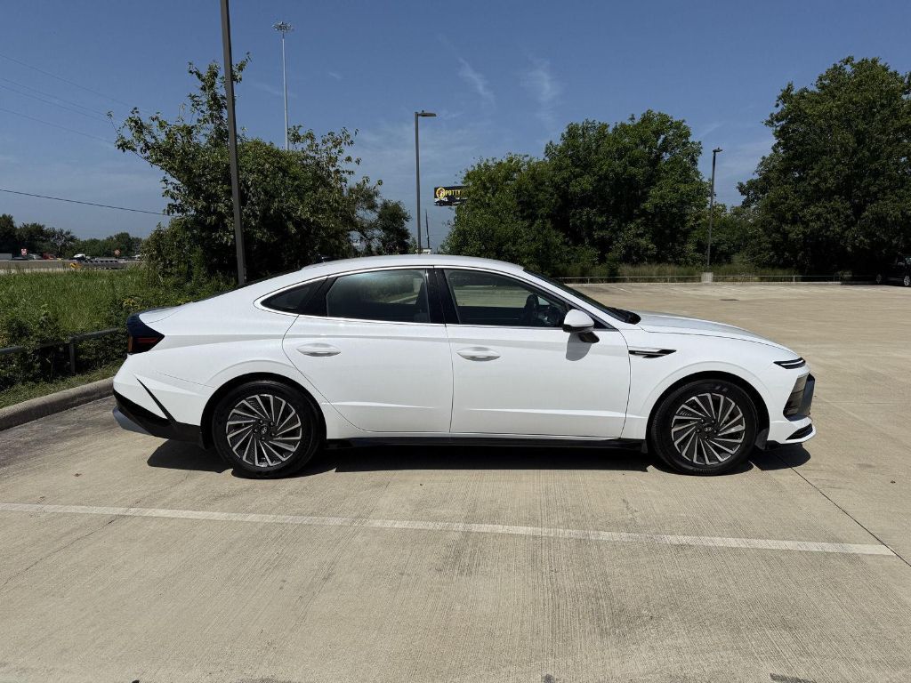 2025 Hyundai Sonata Hybrid SEL photo 4