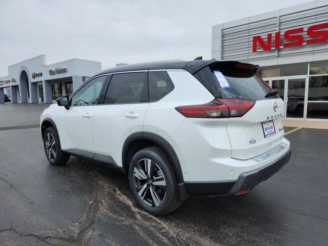 2025 Nissan Rogue SL photo 4
