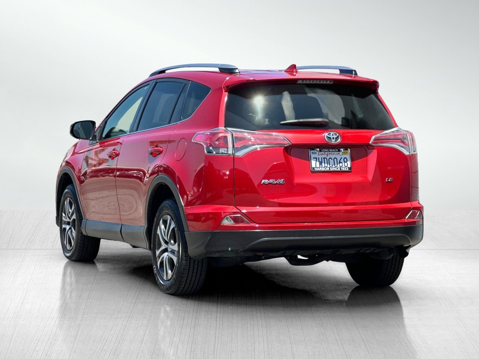 2017 Toyota RAV4 LE photo 6