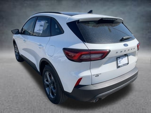 2025 Ford Escape ST-Line photo 5