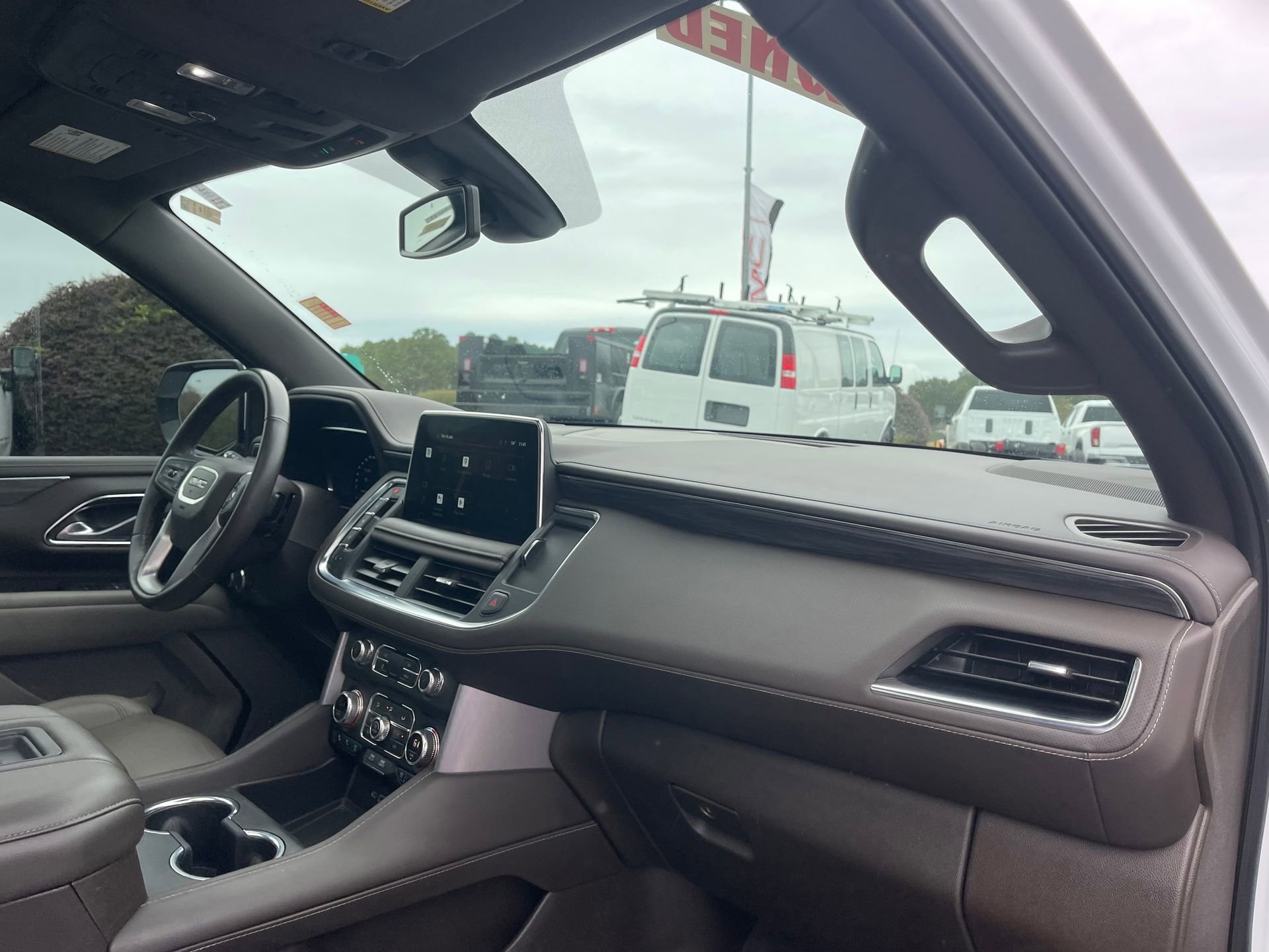 2022 GMC Yukon SLT's photo