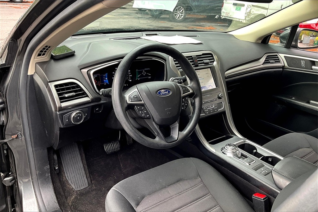 2020 Ford Fusion SE photo 8