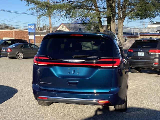 2022 Chrysler Pacifica Touring L photo 4