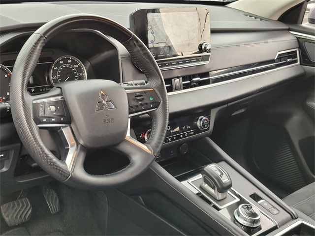 2024 Mitsubishi Outlander SE photo 8