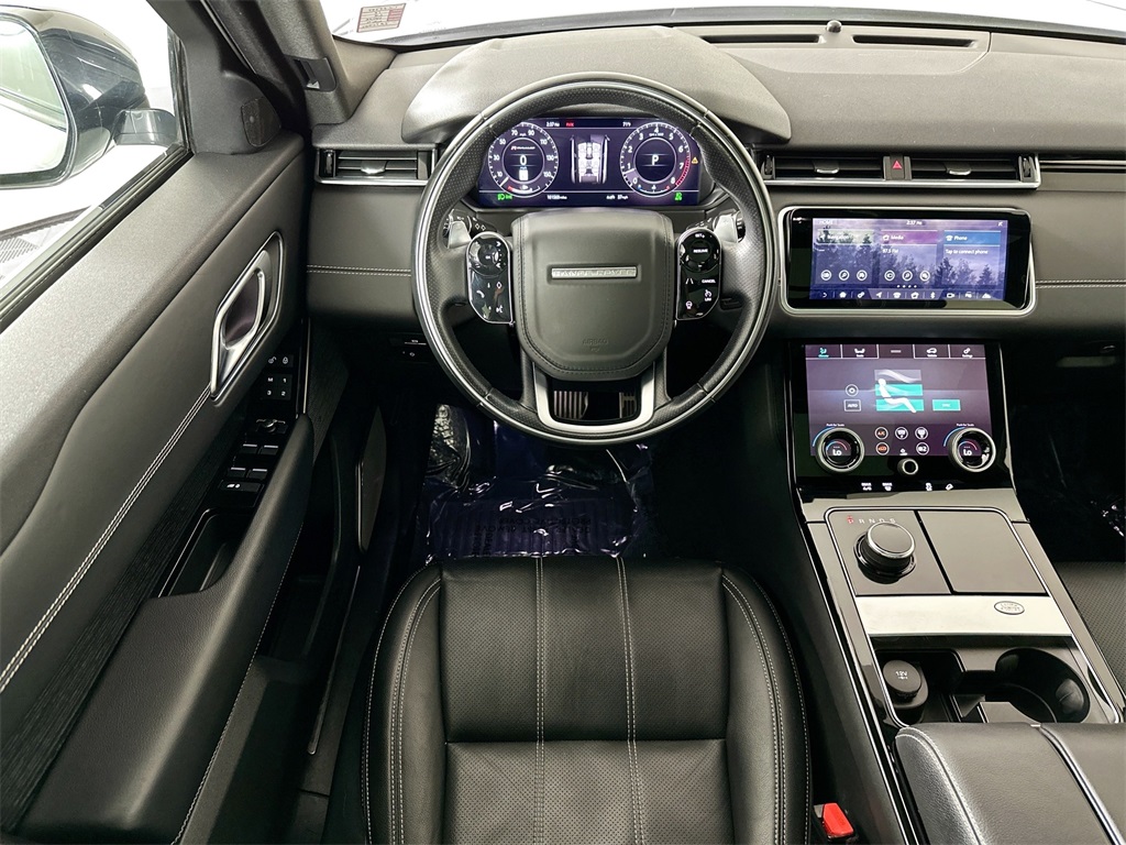 Used 2018 Fuji White Land Rover SE R-Dynamic image 23