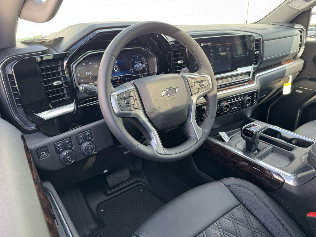 2025 Chevrolet Silverado 1500 RST photo 3