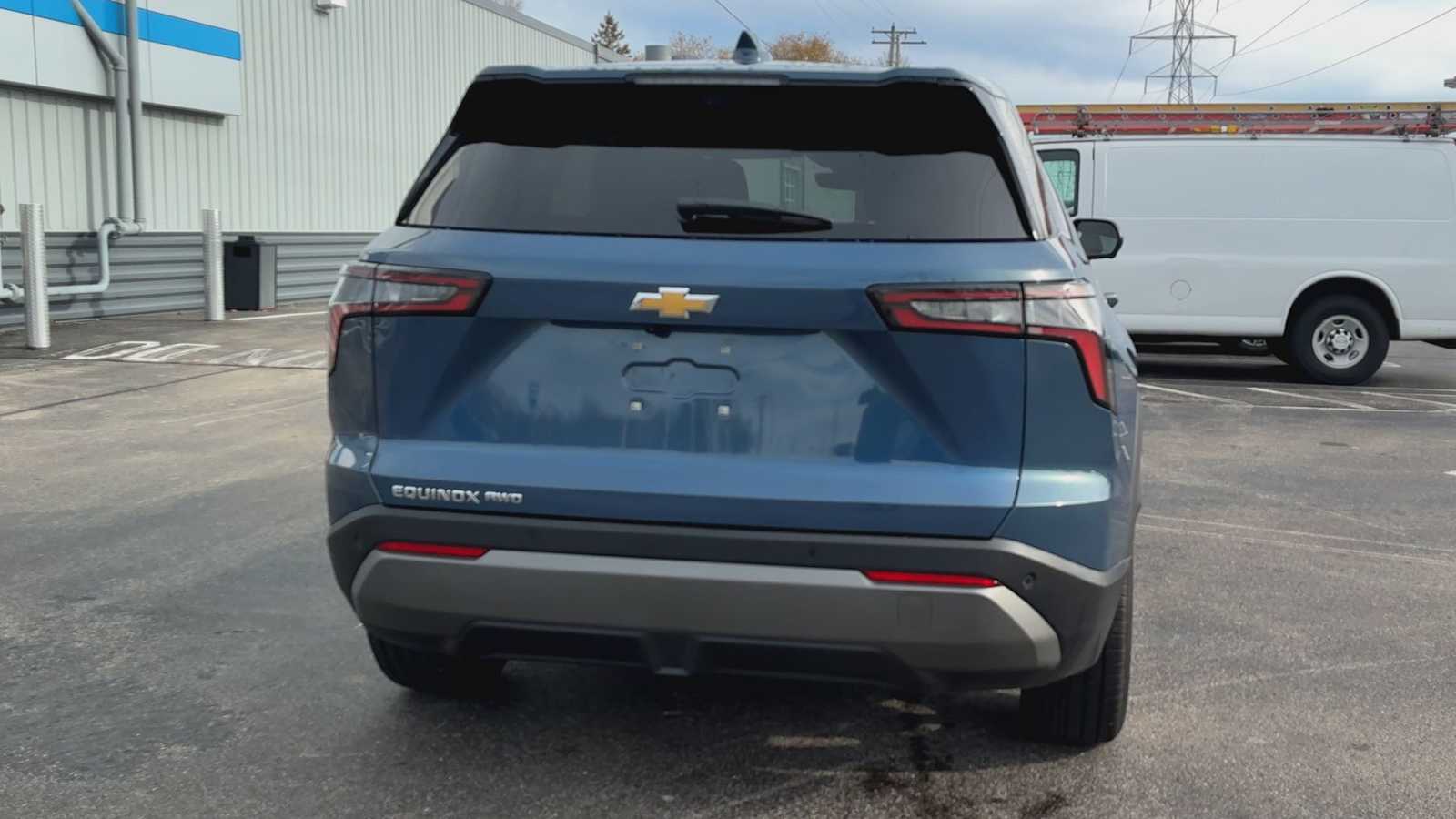 2025 Chevrolet Equinox LT photo 3