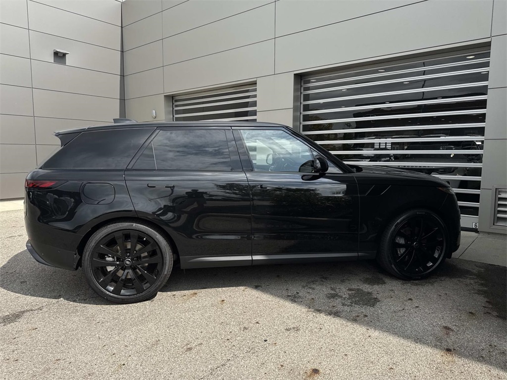 2025 Land Rover Range Rover Sport SE photo 5