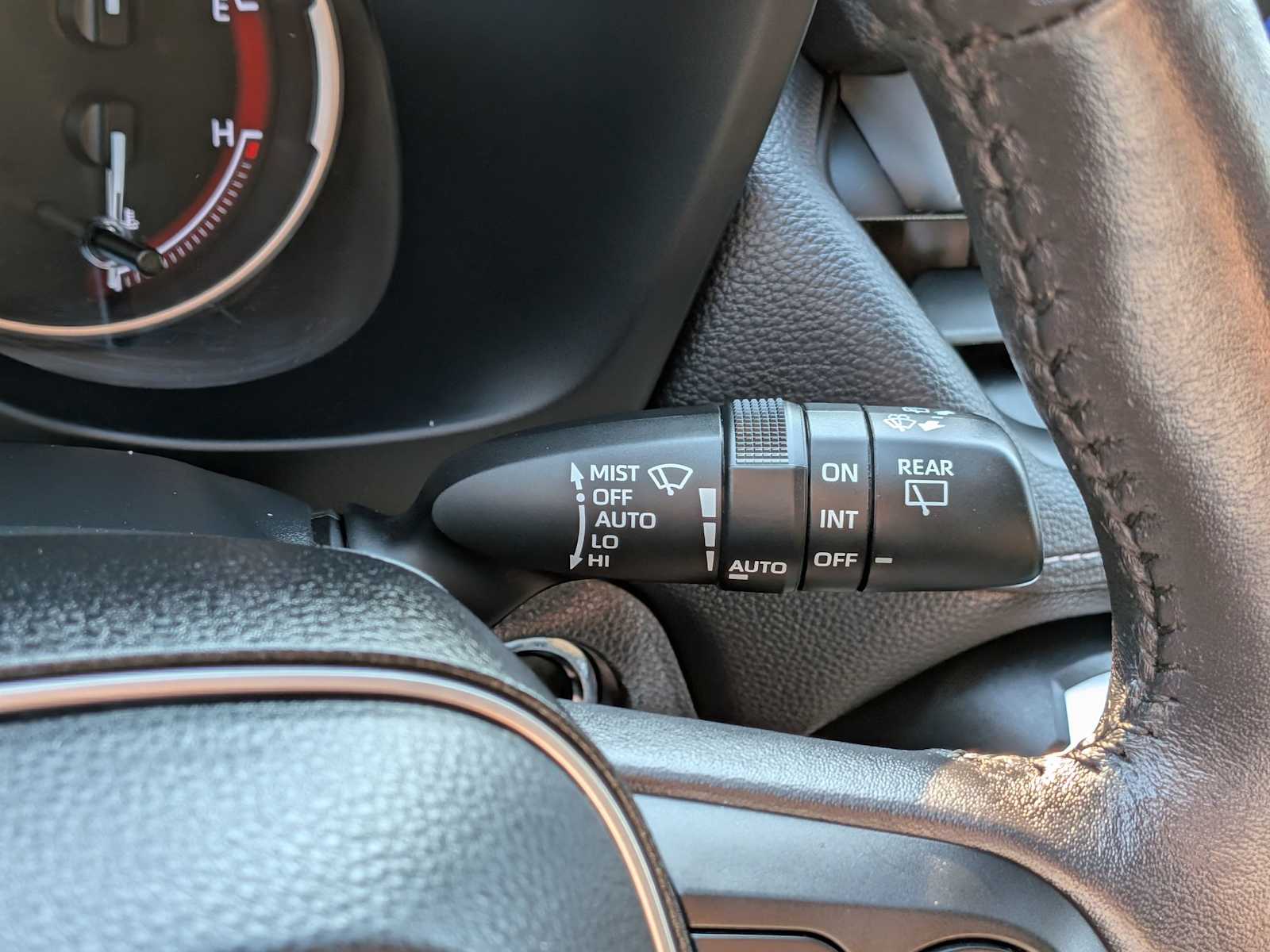 2023 Toyota RAV4 XLE photo 22