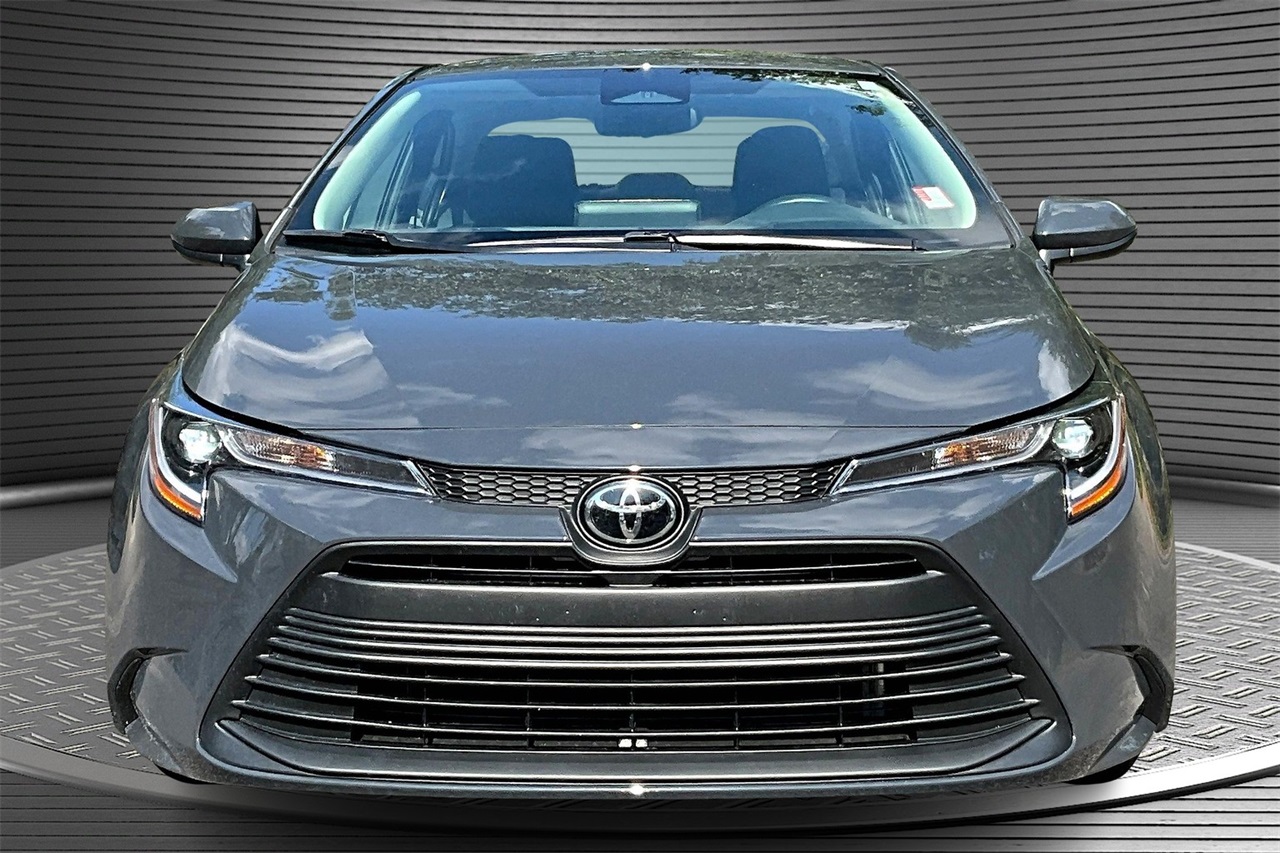 2024 Toyota Corolla LE photo 2