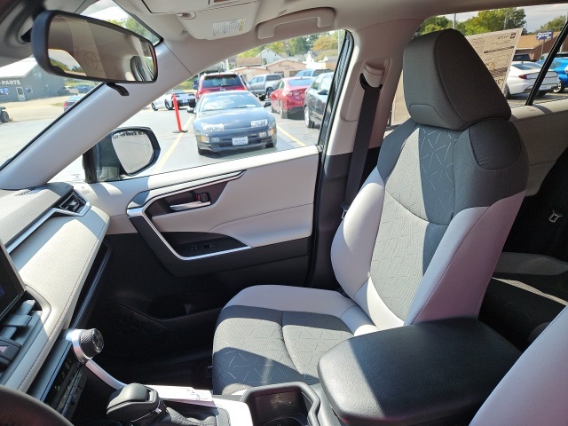 2025 Toyota RAV4 Hybrid XLE photo 26