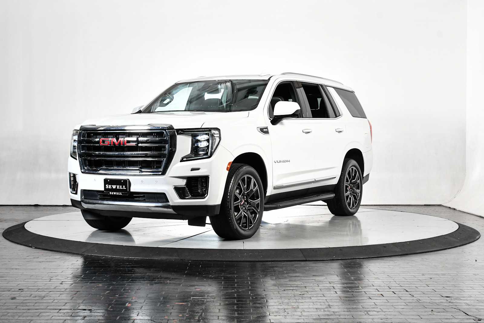 2023 GMC Yukon SLT's photo