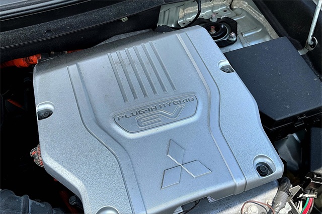2022 Mitsubishi Outlander PHEV LE photo 33