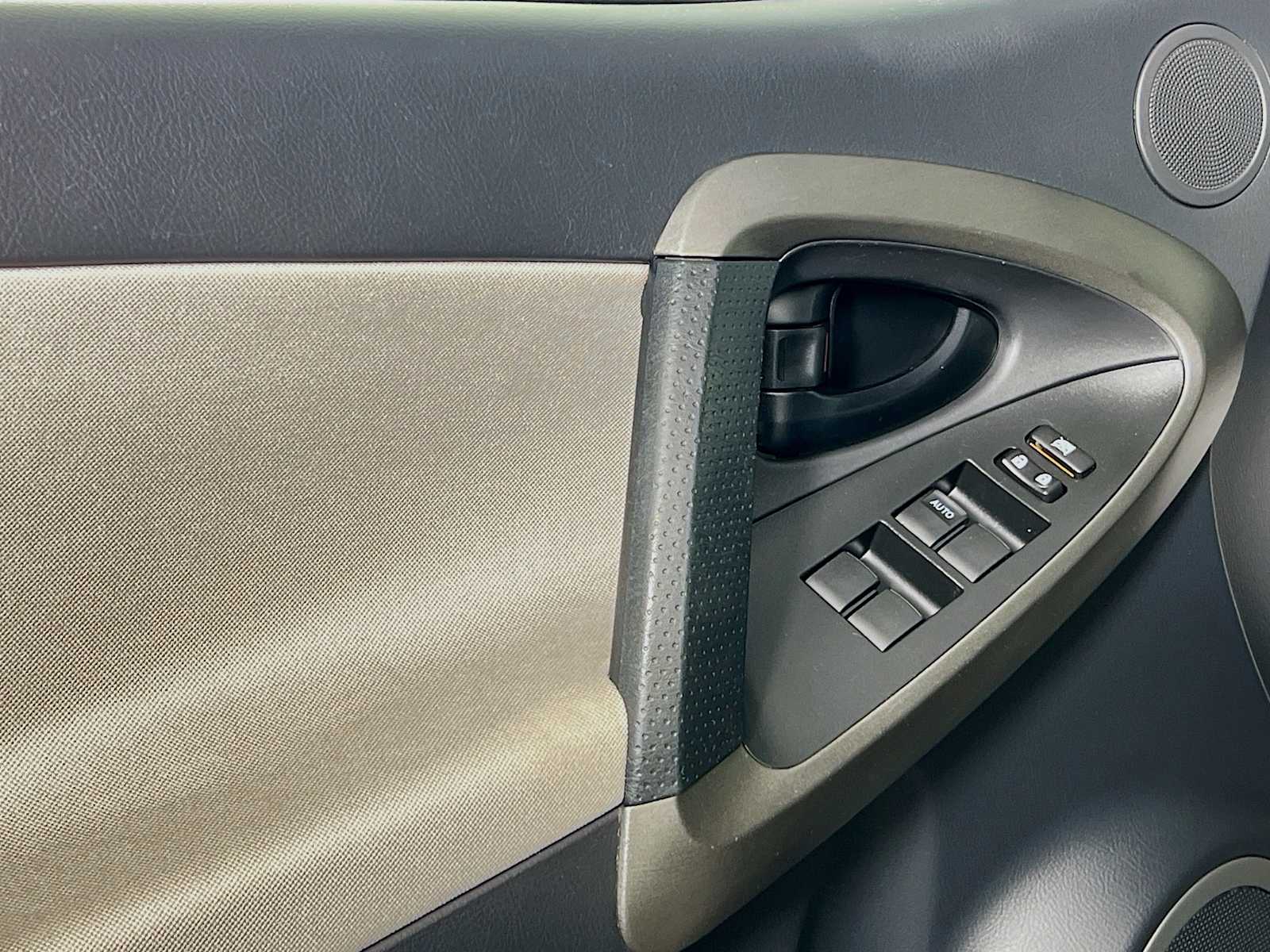 2012 Toyota RAV4 Sport photo 15