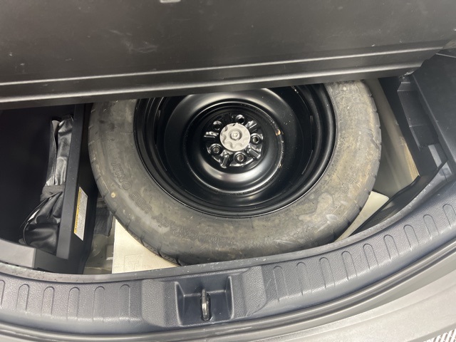 2015 Toyota RAV4 XLE photo 9