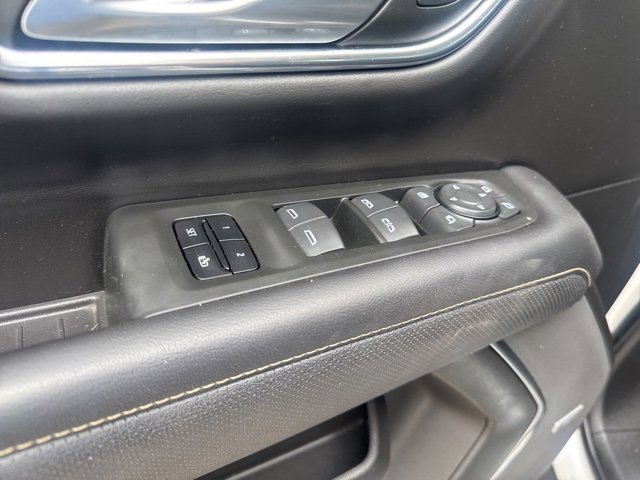 Used 2022 White Frost Tricoat GMC SLT image 9