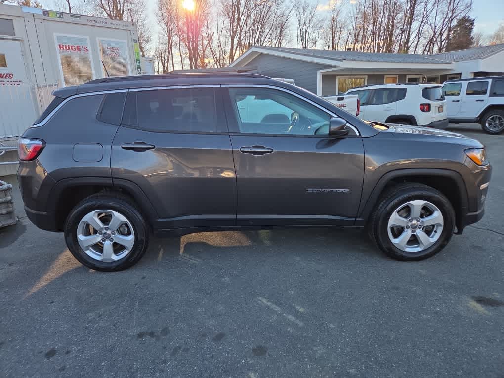 2020 Jeep Compass Latitude photo 3