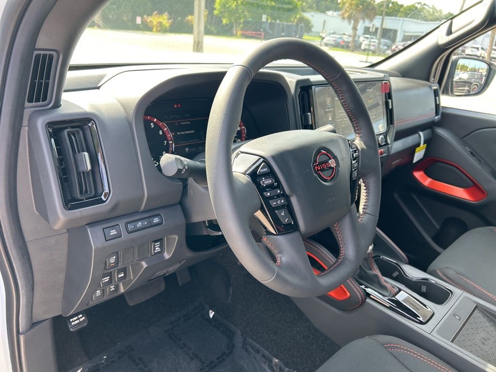 2025 Nissan Frontier PRO-4X photo 16