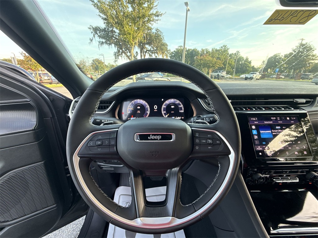 2025 Jeep Grand Cherokee Altitude photo 12