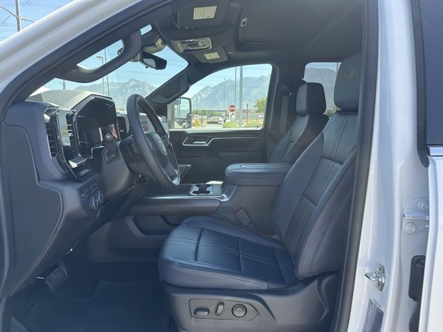2025 Chevrolet Silverado 3500HD High Country photo 24