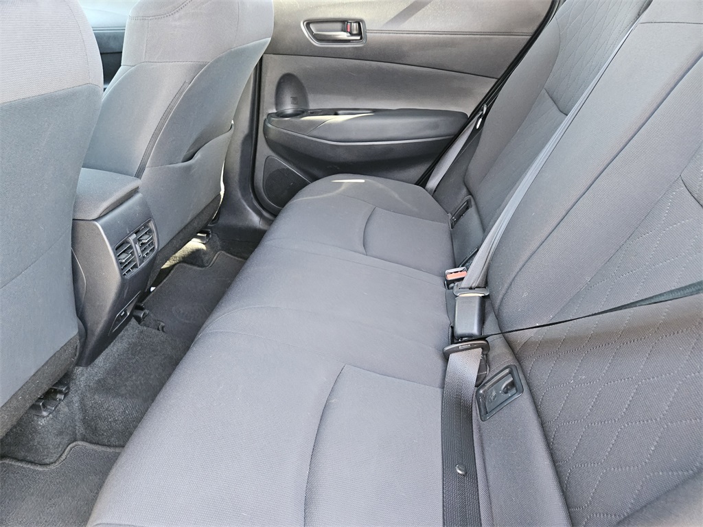 2022 Toyota Corolla Cross LE photo 25