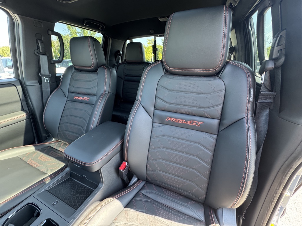 2025 Nissan Frontier PRO-4X photo 15