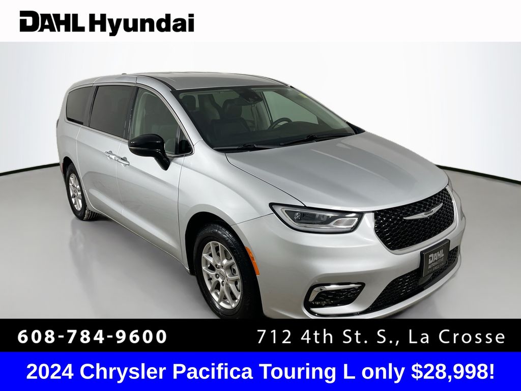 2024 Chrysler Pacifica Touring L's photo