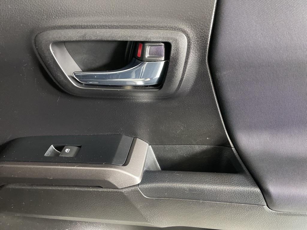 2021 Toyota Tacoma TRD Off-Road photo 14