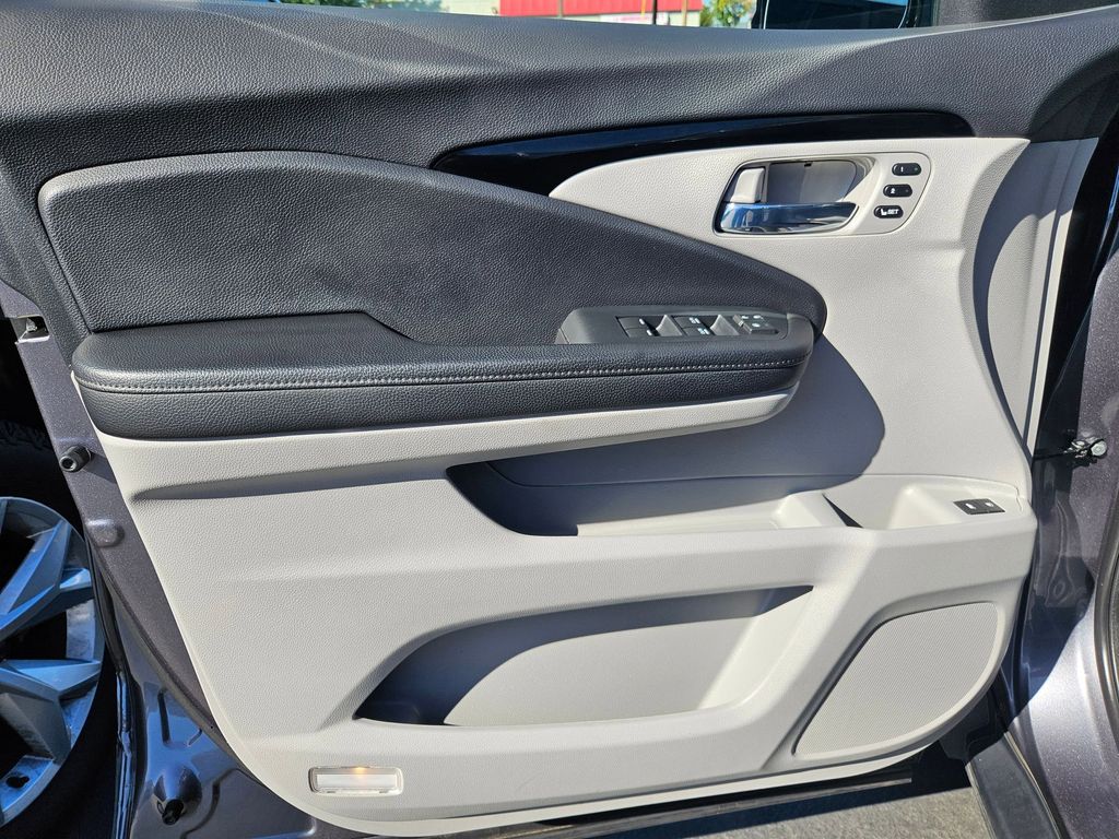 2021 Honda Pilot Elite photo 9