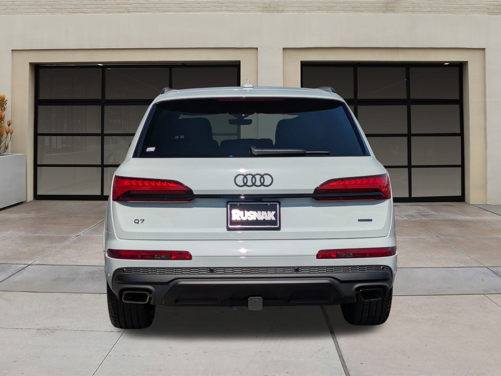2025 Audi Q7 55 Premium Plus photo 4