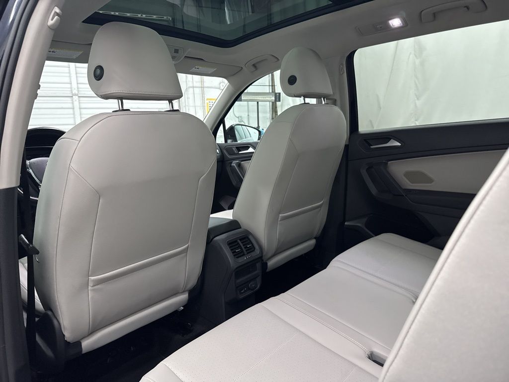 2019 Volkswagen Tiguan SEL R-Line photo 15