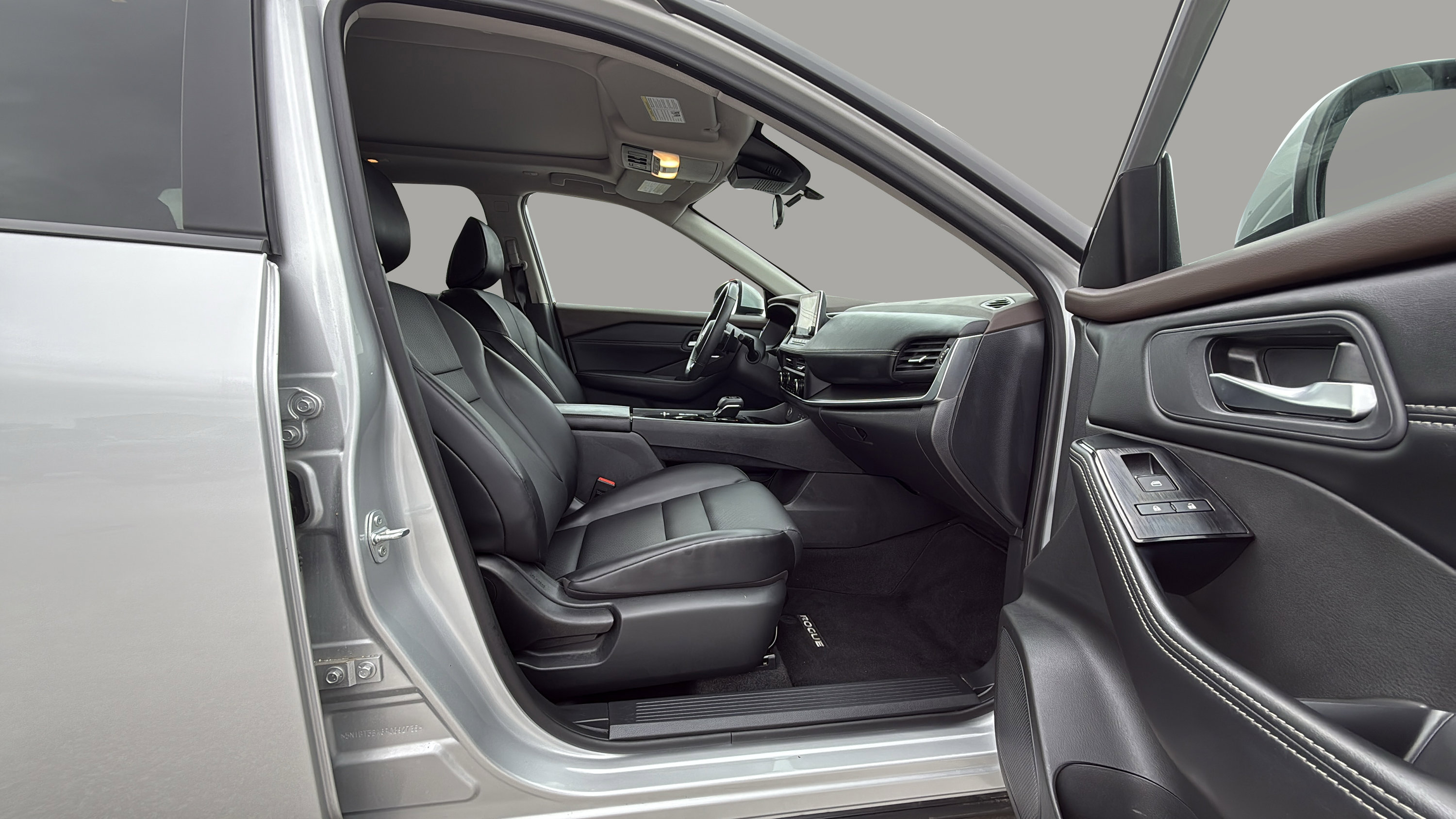 2023 Nissan Rogue SV photo 14