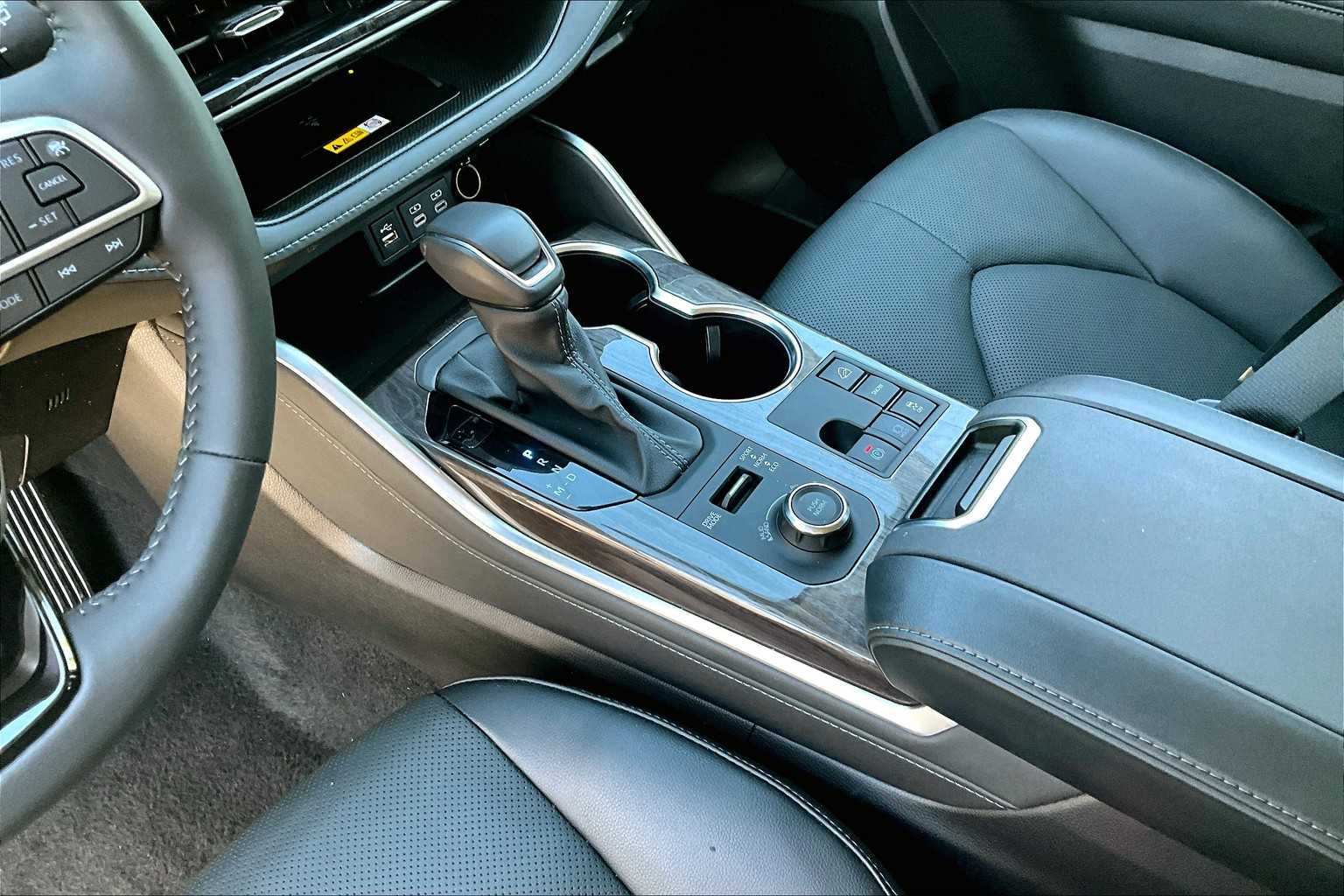 2024 Toyota Highlander Limited photo 16