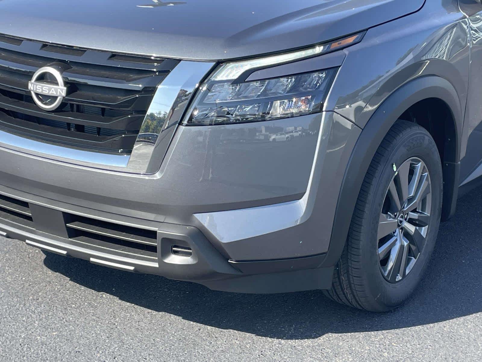 2025 Nissan Pathfinder SV photo 9