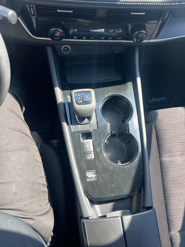 2022 Nissan Rogue SV photo 14