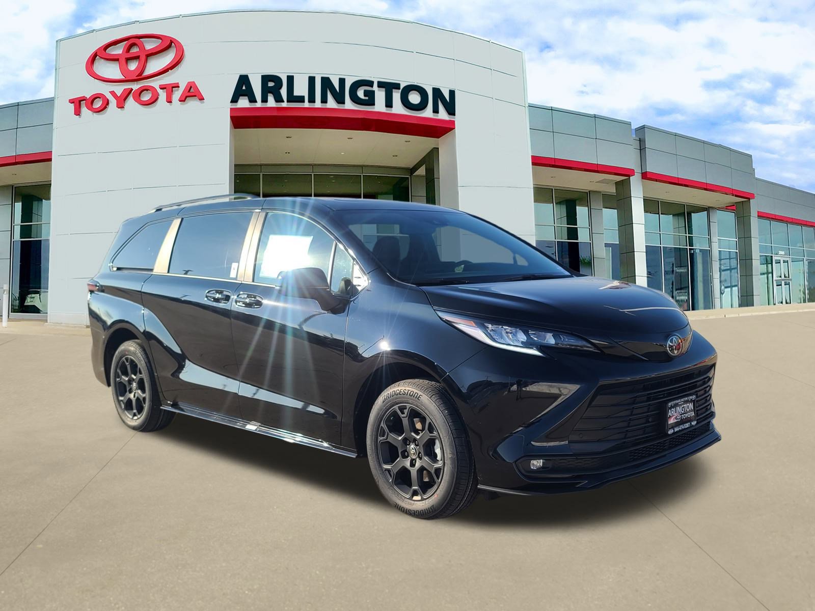 2026 Toyota Sienna Woodland Edition's photo