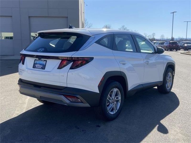 2025 Hyundai Tucson SE photo 3