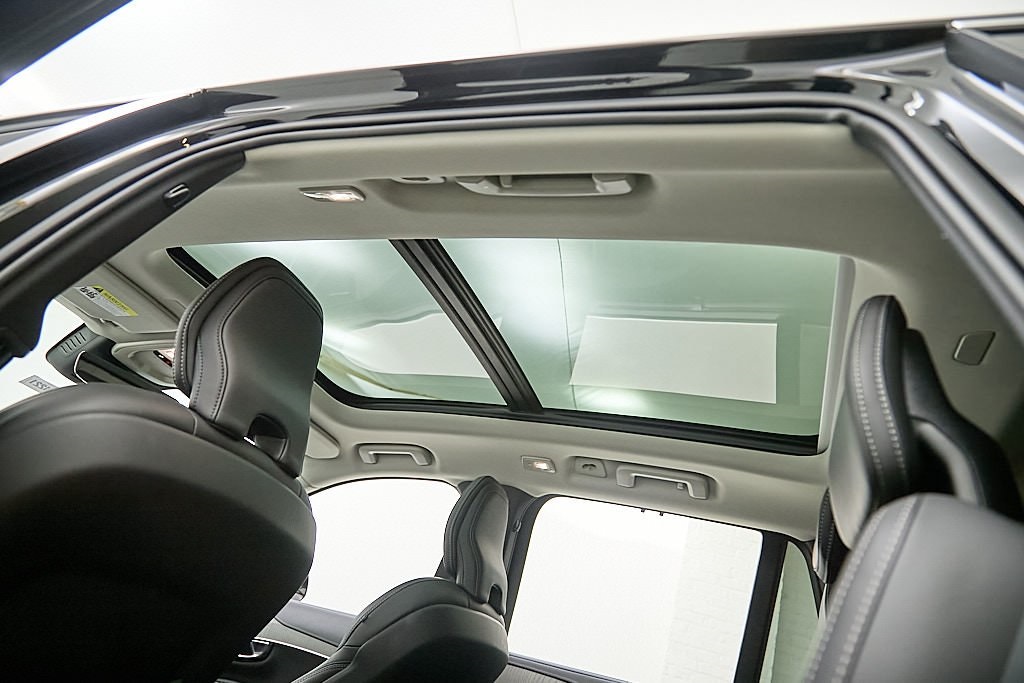 2025 VOLVO XC90 - Image 31