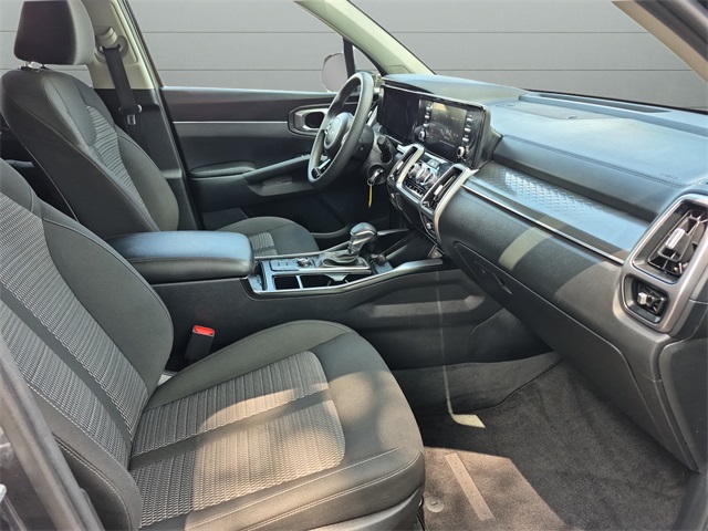 2023 Kia Sorento LX photo 12