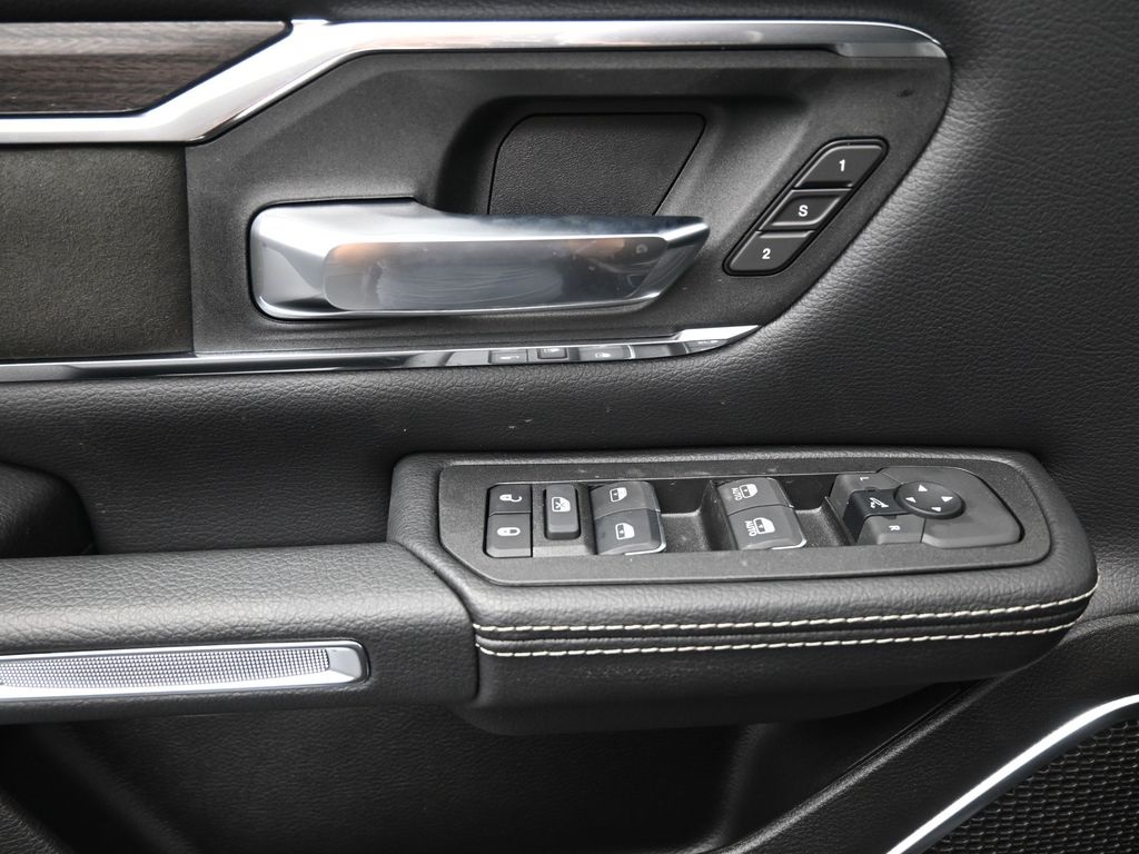 2025 Ram 1500 Laramie photo 12