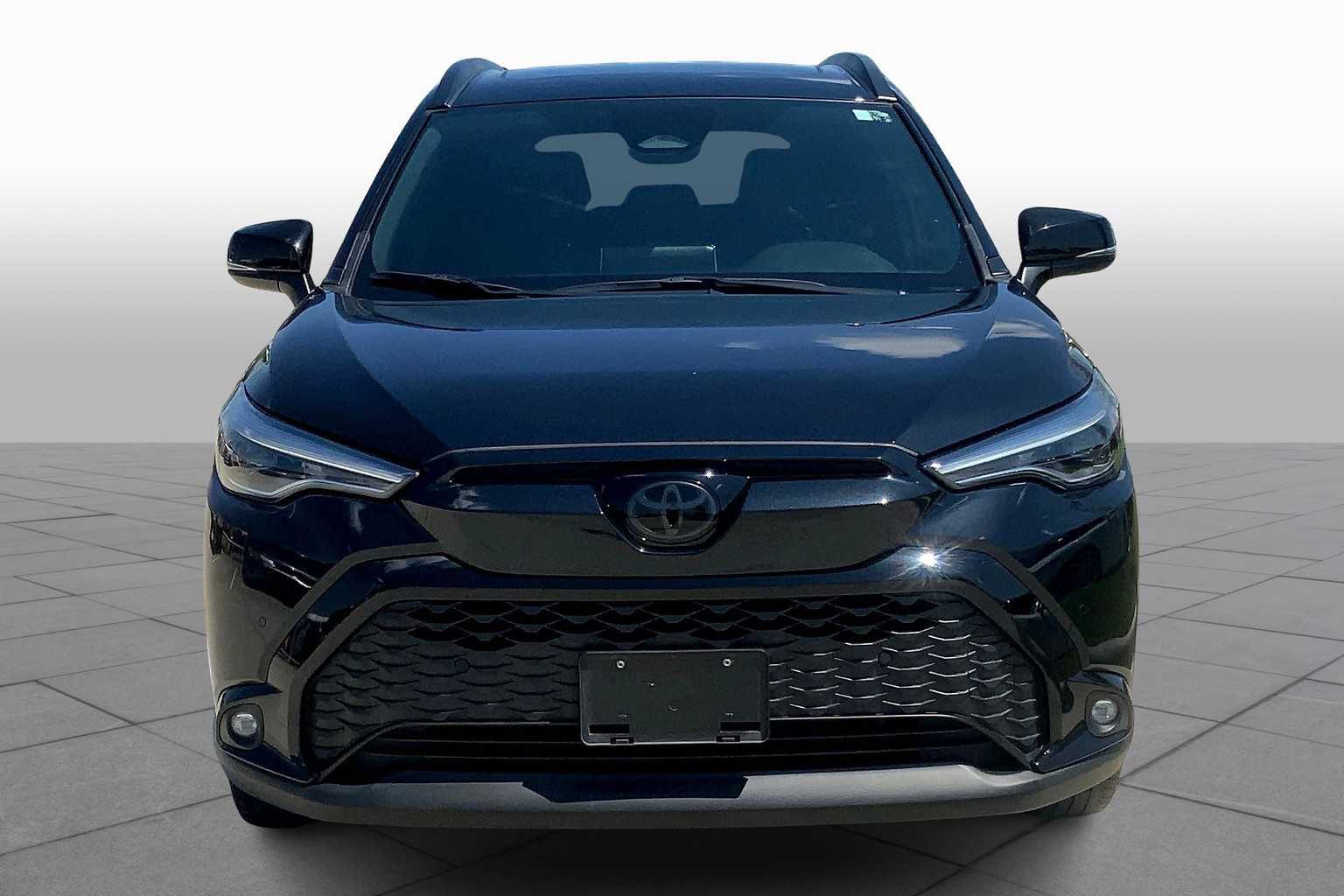 2023 Toyota Corolla Cross Hybrid XSE photo 2