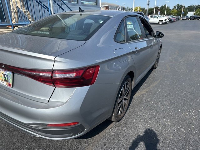 2025 Volkswagen Jetta 1.5T Sport photo 3