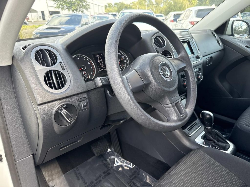 2017 Volkswagen Tiguan S photo 18